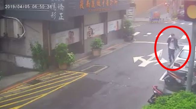沒品男模喝醉　沿街打爆車子後照鏡
