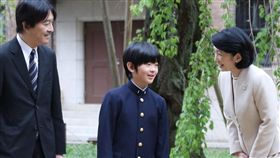 秋篠宮文仁親王與文仁親王妃紀子及獨子悠人親王。（圖／翻攝自推特）