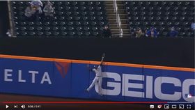 ▲釀酒人中外野手肯恩（Lorenzo Cain）沒收全壘打。（圖／翻攝自MLB YouTube）