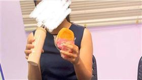 面試女子自備餐點狂嗑。(圖/翻攝自爆廢公社公開版)