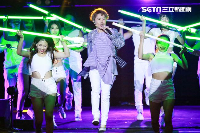 2019台潮盛典演唱歌手陳孟賢演出。（記者林士傑/攝影）