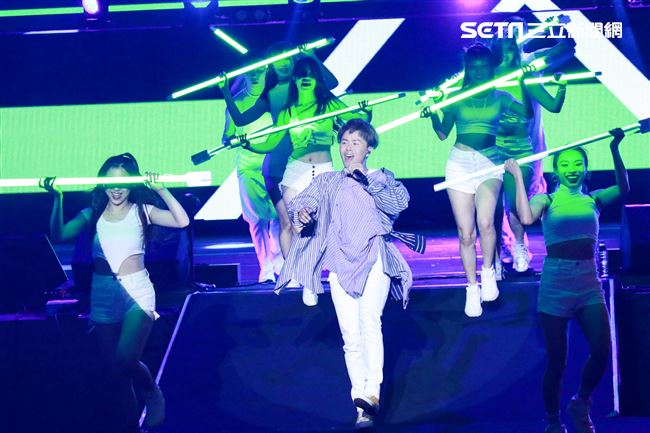 2019台潮盛典演唱歌手陳孟賢演出。（記者林士傑/攝影）