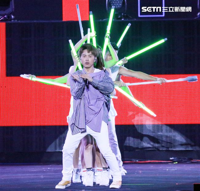 2019台潮盛典演唱歌手陳孟賢演出。（記者林士傑/攝影）