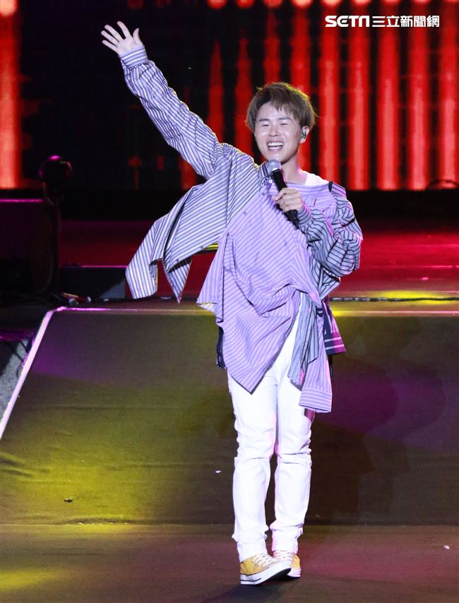 2019台潮盛典演唱歌手陳孟賢演出。（記者林士傑/攝影）