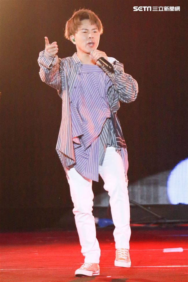 2019台潮盛典演唱歌手陳孟賢演出。（記者林士傑/攝影）