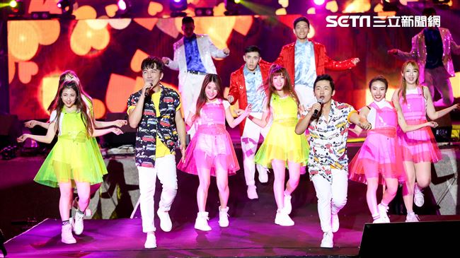 2019台潮盛典演唱歌手蔡昌憲與許志豪演出。（記者林士傑/攝影）