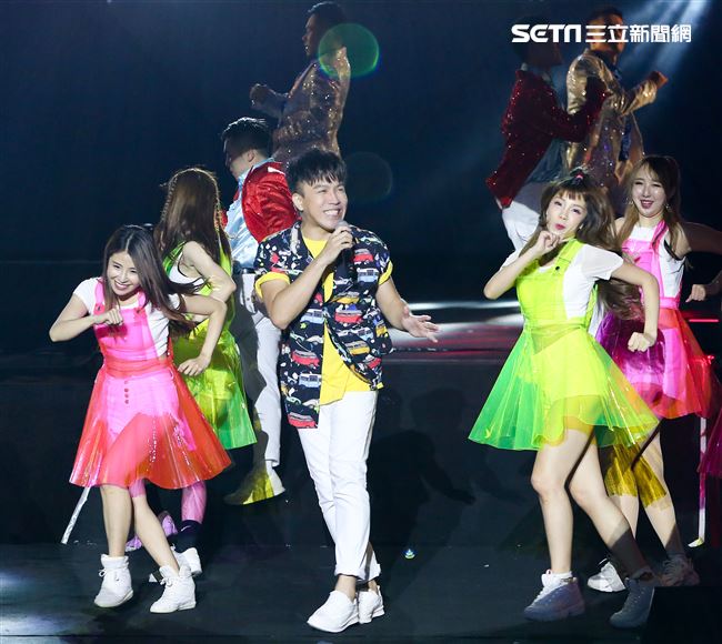 2019台潮盛典演唱歌手蔡昌憲與許志豪演出。（記者林士傑/攝影）