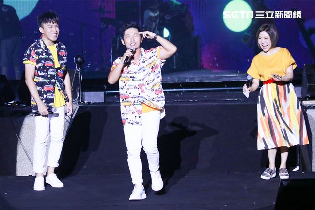 2019台潮盛典演唱歌手蔡昌憲與許志豪演出。（記者林士傑/攝影）