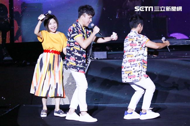 2019台潮盛典演唱歌手蔡昌憲與許志豪演出。（記者林士傑/攝影）