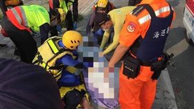 台中,浮屍,溺水,無名屍,老翁,大安海水浴場（圖／翻攝畫面）