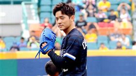 宥勝為富邦悍將開球。（圖／富邦悍將提供）