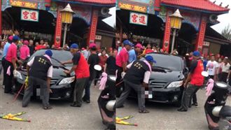 5阿北抬不動怒了…她亂停車臉臭現身