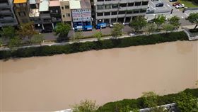 高雄幸福川成「噁心奶茶」　網友戰翻了！市府回應了，圖／翻攝自爆料公社臉書