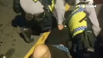 偷襲女警做不雅舉動　男遭壓制秒道歉