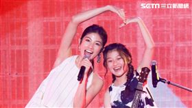 李千那與Gail有「身高萌」，卻可愛比了「大愛心」融化現場。（圖／記者林士傑攝影）