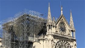 巴黎聖母院災後　陸續揭出安全違規問題巴黎聖母院火災後，法國媒體陸續揭露本可避免的安全問題或違規，例如建築工人在工地抽菸、警報觸發後未在第一時間通報消防員等。中央社記者曾依璇巴黎攝　108年4月24日