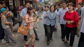 蔡英文總統28日密集走訪台中及南投，與鄉親面對面。（圖／翻攝蔡英文臉書）