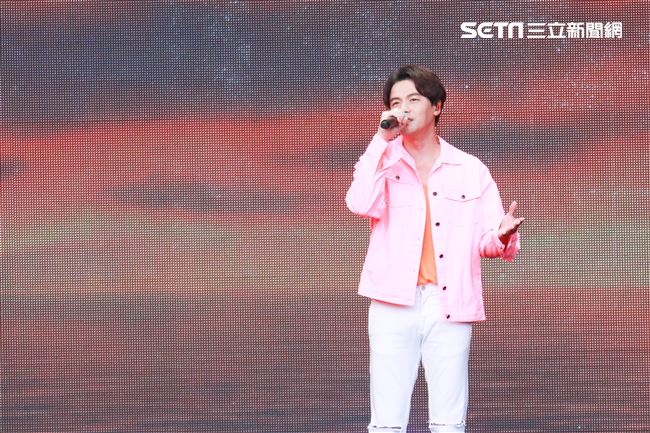 2019台潮盛典新浪潮黃文星演出。（記者林士傑/攝影）