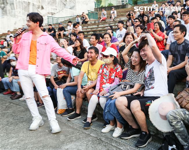 2019台潮盛典新浪潮黃文星演出。（記者林士傑/攝影）
