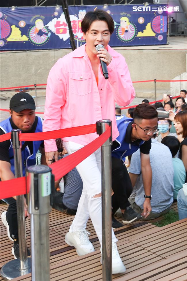 2019台潮盛典新浪潮黃文星演出。（記者林士傑/攝影）