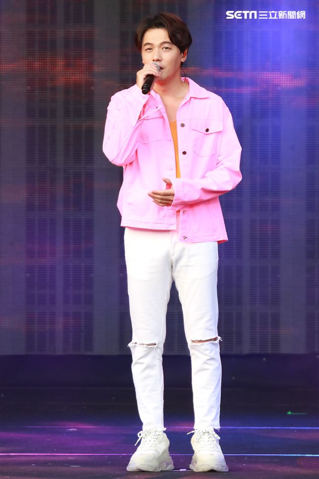2019台潮盛典新浪潮黃文星演出。（記者林士傑/攝影）