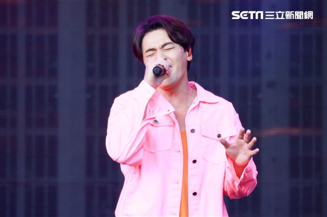 2019台潮盛典新浪潮黃文星演出。（記者林士傑/攝影）