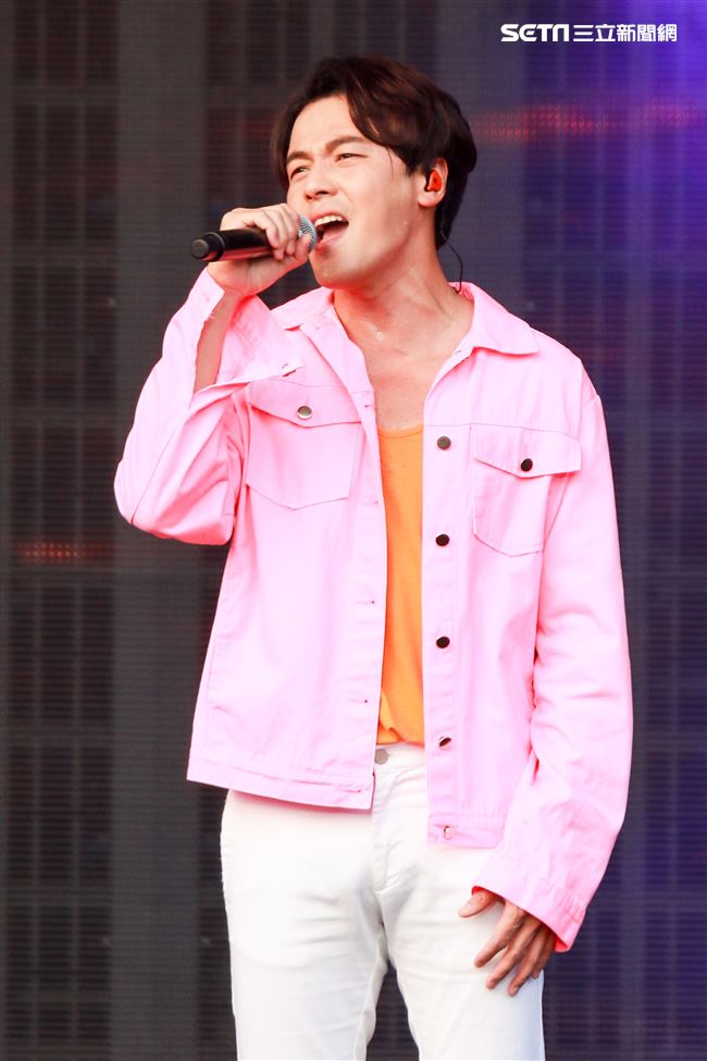 2019台潮盛典新浪潮黃文星演出。（記者林士傑/攝影）