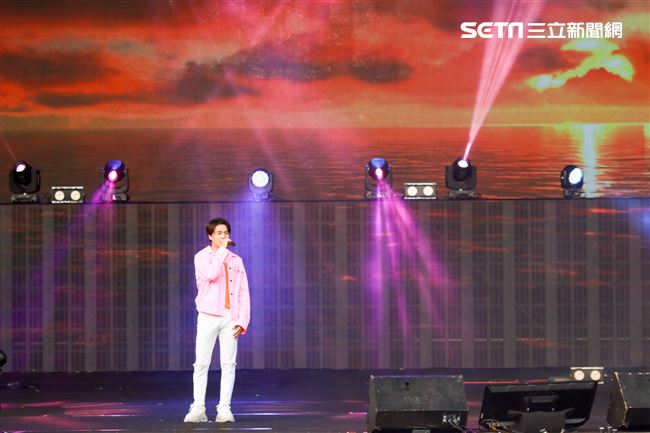 2019台潮盛典新浪潮黃文星演出。（記者林士傑/攝影）