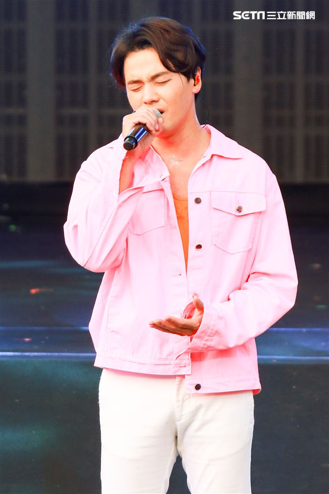 2019台潮盛典新浪潮黃文星演出。（記者林士傑/攝影）