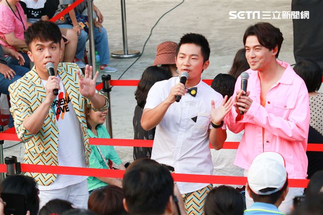 2019台潮盛典新浪潮黃文星演出。（記者林士傑/攝影）