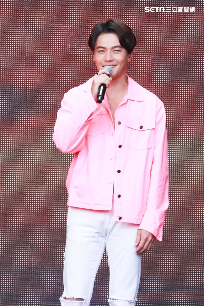 2019台潮盛典新浪潮黃文星演出。（記者林士傑/攝影）