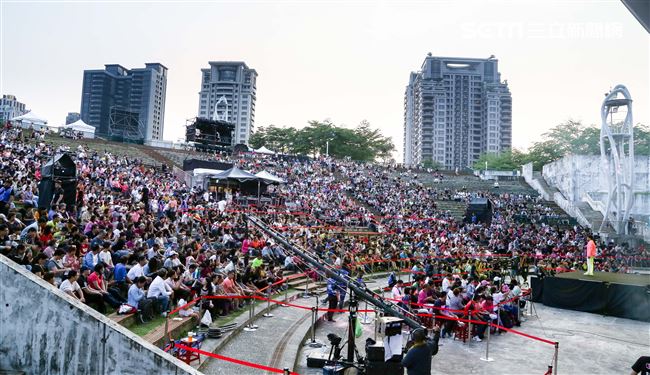 2019台潮盛典新浪潮黃文星演出。（記者林士傑/攝影）