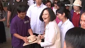蔡英文下鄉談政績！大批英粉熱情歡迎