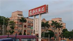 桃園,中壢,龍和大飯店,餐廳,老字號,歇業
https://www.facebook.com/search/top/?q=%E4%B8%AD%E5%A3%A2%E9%BE%8D%E5%92%8C%E5%A4%A7%E9%A3%AF%E5%BA%97&epa=SEARCH_BOX