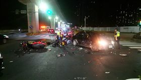 重機,轎車,左轉,直行,淡水