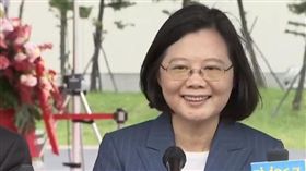 ▲蔡英文回應美艦第7度航經台灣海峽，是否暗挺蔡英文連任時，露出笑容