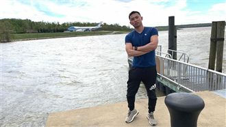 霸凌差點殺死他　妥瑞症帥哥翻轉人生