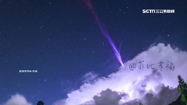 星空相伴超美！神秘紅精靈現東部外海