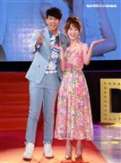 第30屆金曲獎頒獎典禮星光大道主持人（Dennis）丹尼斯 、 瑪麗 。（記者邱榮吉/攝影）