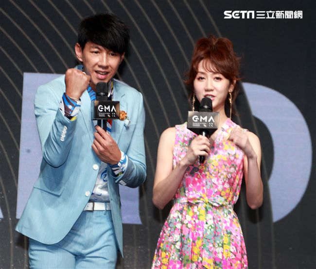 第30屆金曲獎頒獎典禮星光大道主持人（Dennis）丹尼斯 、 瑪麗 。（記者邱榮吉/攝影）