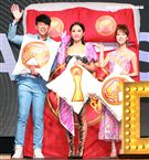 第30屆金曲獎頒獎典禮、星光大道主持人黃路梓（Dennis.Lulu）、（Dennis）尼斯 、 瑪麗。（記者邱榮吉/攝影）