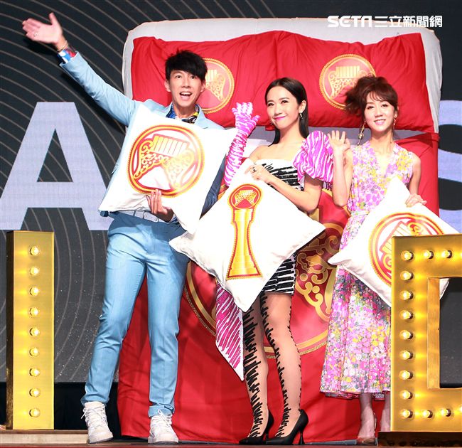 第30屆金曲獎頒獎典禮、星光大道主持人黃路梓（Dennis.Lulu）、（Dennis）尼斯 、 瑪麗。（記者邱榮吉/攝影）