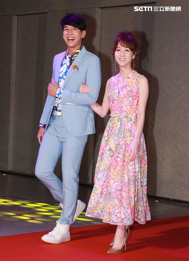 第30屆金曲獎頒獎典禮星光大道主持人（Dennis）丹尼斯 、 瑪麗 。（記者邱榮吉/攝影）