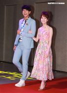 第30屆金曲獎頒獎典禮星光大道主持人（Dennis）丹尼斯 、 瑪麗 。（記者邱榮吉/攝影）