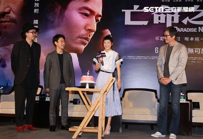 犯罪懸疑大片「亡命之途」演員謝欣穎在記者會上過生日。（記者邱榮吉/攝影）