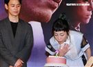 犯罪懸疑大片「亡命之途」演員謝欣穎在記者會上過生日。（記者邱榮吉/攝影）