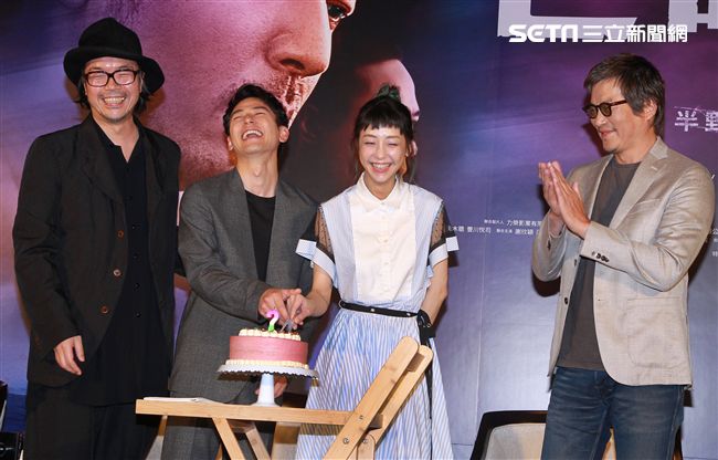 犯罪懸疑大片「亡命之途」演員謝欣穎在記者會上過生日。（記者邱榮吉/攝影）