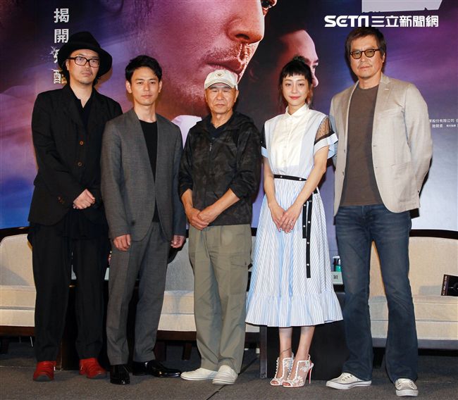 犯罪懸疑大片「亡命之途」導演半野喜弘、台灣導演侯孝賢、演員妻夫木聰、豐川悅司、謝欣穎出席記者會。（記者邱榮吉/攝影）