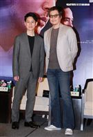 犯罪懸疑大片「亡命之途」演員妻夫木聰、豐川悅司。（記者邱榮吉/攝影）