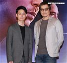 犯罪懸疑大片「亡命之途」演員妻夫木聰、豐川悅司。（記者邱榮吉/攝影）